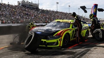 nascar pitstop error race tasks garage
